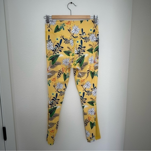 ZYIA Reflective Light N Tight Leggings High Rise Yellow Floral Size 8-6 Women’s - Picture 7 of 8